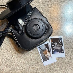 Fujifilm Instax Mini 8 Instant Film Camera (Black) +Case